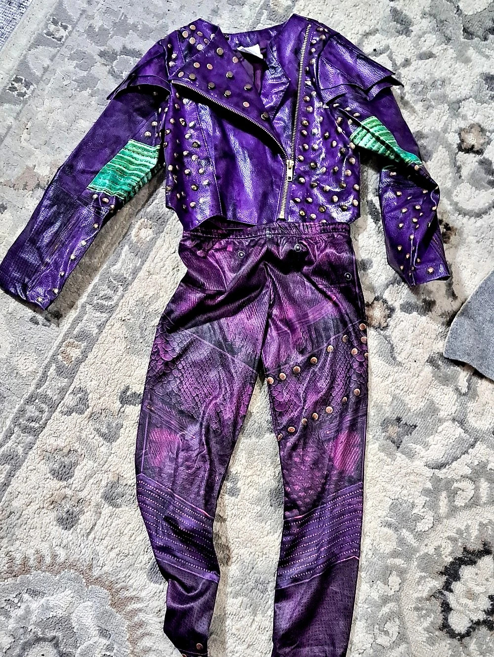 Disney Descendants Mal Costume Jacket and Pants Set Girls 5/6 Purple & Gold